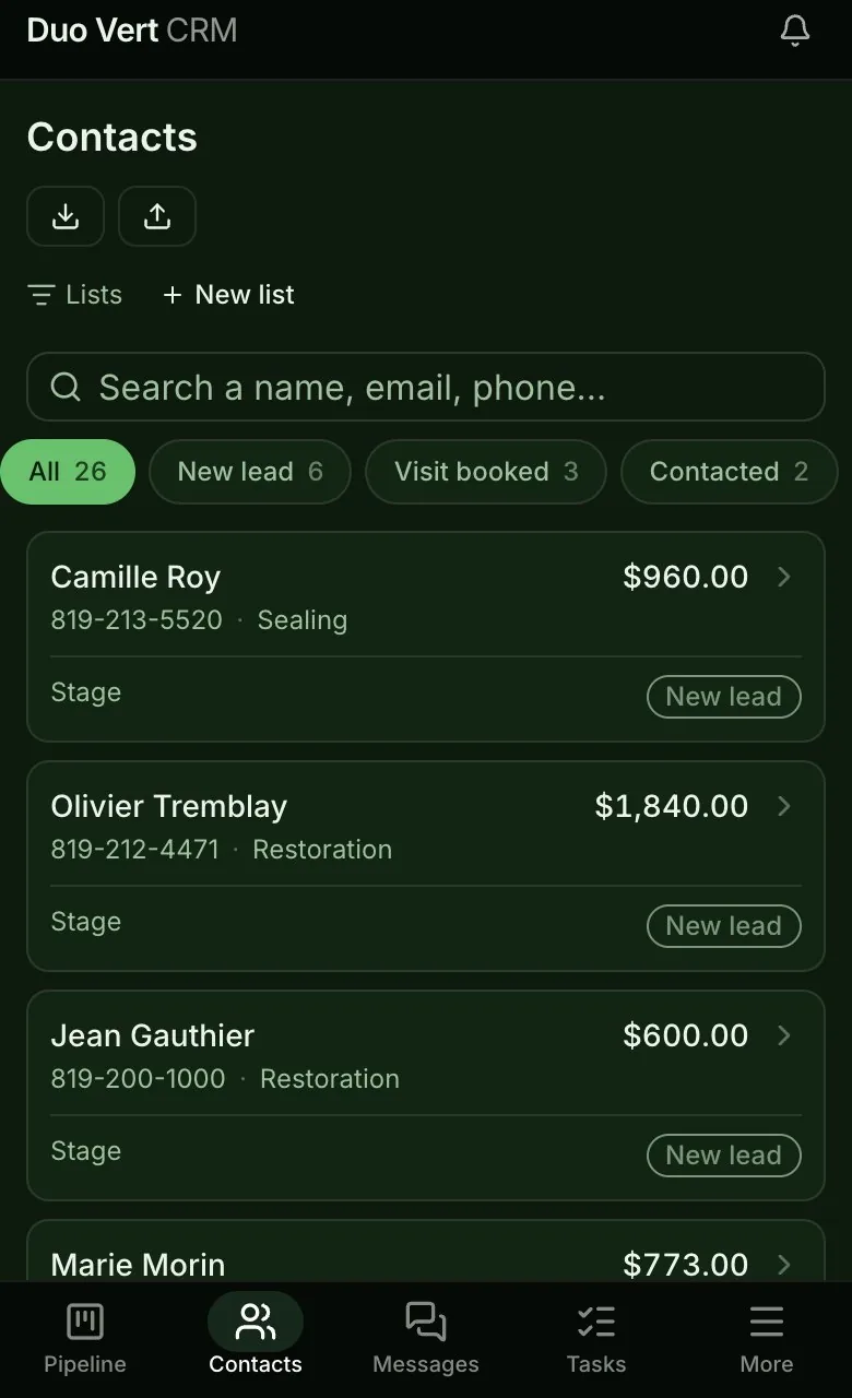 The client list on a phone: each client with a phone number, the service, the value and the stage.